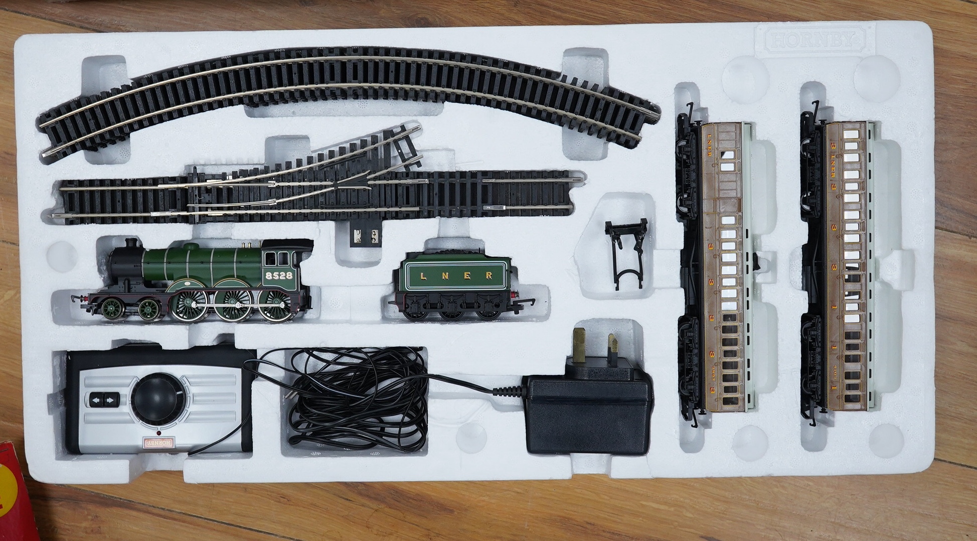 Ten unboxed 00 gauge railway locomotives and three train sets by Hornby, Tri-ang Railways, etc. including; eight tender locomotives, an Eastern Valleys Express train sets (R1122), a Tri-ang Railways Pullman set (RS.23),